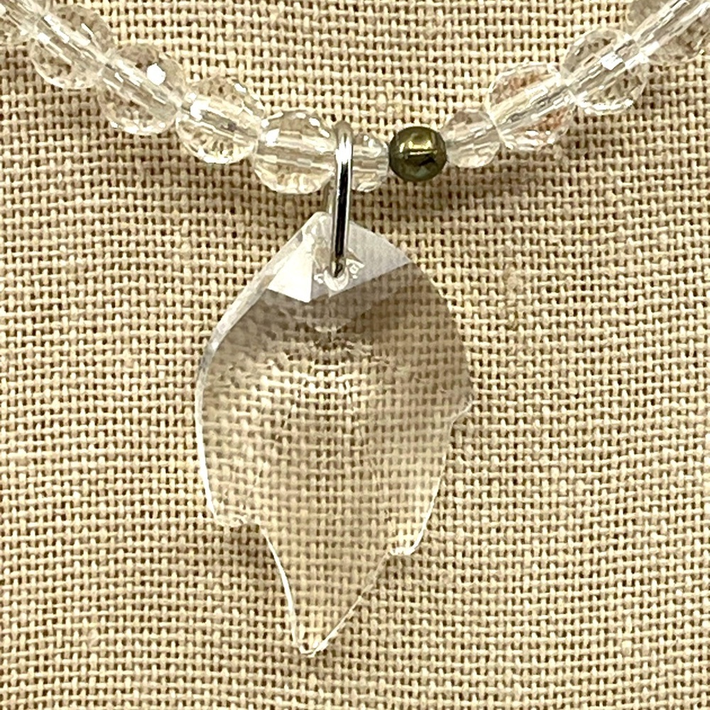 Vintage Necklace with Leaf Pendant - Picture 1 of 15
